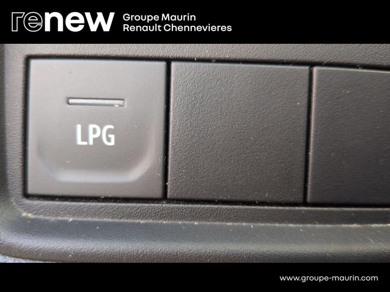 DACIA Duster d’occasion à vendre à CHENNEVIÈRES-SUR-MARNE chez ADP - SOVEA 94 (Photo 19)