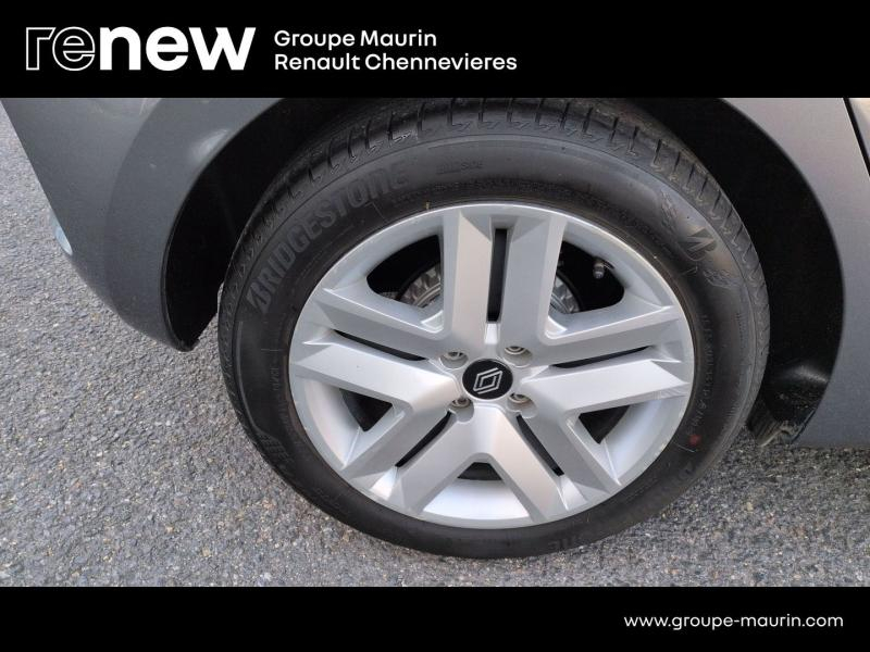 RENAULT Clio d’occasion à vendre à CHENNEVIÈRES-SUR-MARNE chez ADP - SOVEA 94 (Photo 9)