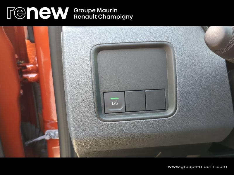 DACIA Duster d’occasion à vendre à CHENNEVIÈRES-SUR-MARNE chez ADP - SOVEA 94 (Photo 17)