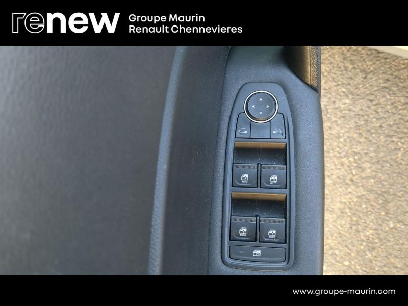 RENAULT Captur d’occasion à vendre à CHENNEVIÈRES-SUR-MARNE chez ADP - SOVEA 94 (Photo 13)