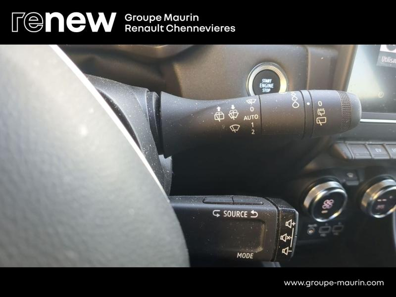 RENAULT Captur d’occasion à vendre à CHENNEVIÈRES-SUR-MARNE chez ADP - SOVEA 94 (Photo 18)