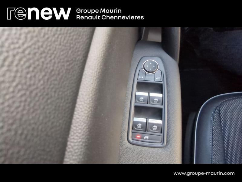 RENAULT Captur d’occasion à vendre à CHENNEVIÈRES-SUR-MARNE chez ADP - SOVEA 94 (Photo 13)