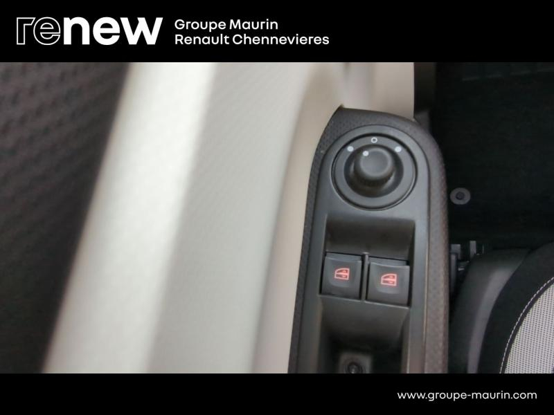 RENAULT Twingo d’occasion à vendre à CHENNEVIÈRES-SUR-MARNE chez ADP - SOVEA 94 (Photo 13)