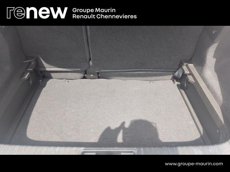 RENAULT Captur d’occasion à vendre à CHENNEVIÈRES-SUR-MARNE chez ADP - SOVEA 94 (Photo 11)