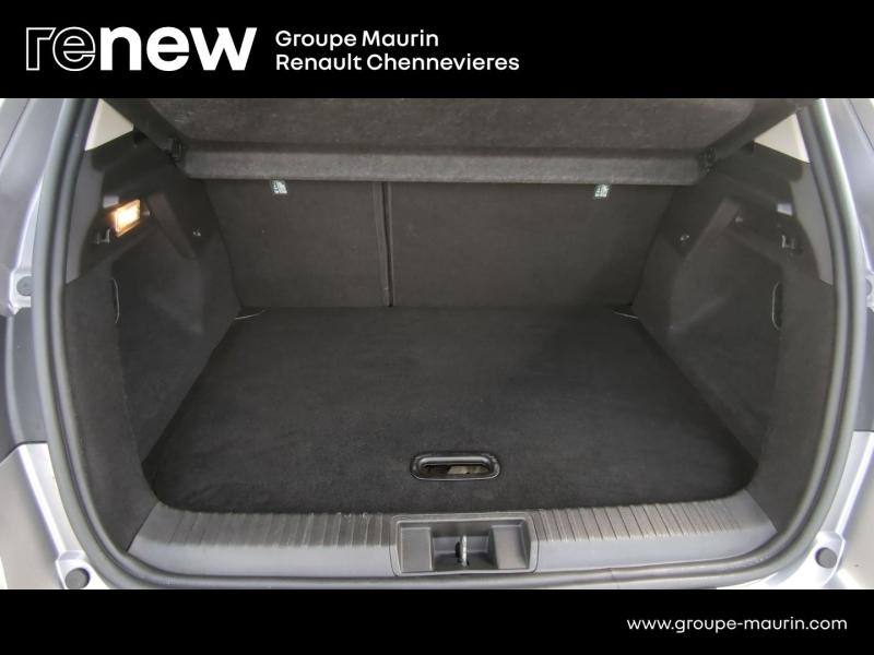 RENAULT Captur d’occasion à vendre à CHENNEVIÈRES-SUR-MARNE chez ADP - SOVEA 94 (Photo 12)