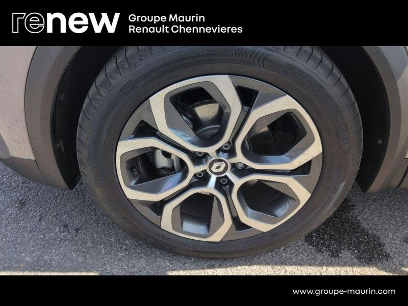 RENAULT Captur d’occasion à vendre à CHENNEVIÈRES-SUR-MARNE chez ADP - SOVEA 94 (Photo 11)