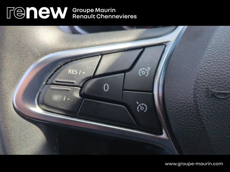 RENAULT Captur d’occasion à vendre à CHENNEVIÈRES-SUR-MARNE chez ADP - SOVEA 94 (Photo 17)