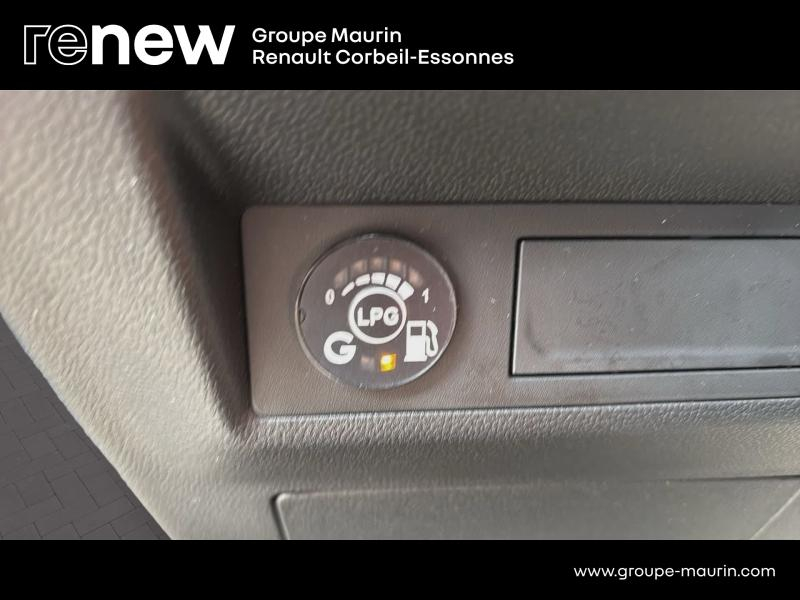 RENAULT Captur d’occasion à vendre à CHENNEVIÈRES-SUR-MARNE chez ADP - SOVEA 94 (Photo 20)
