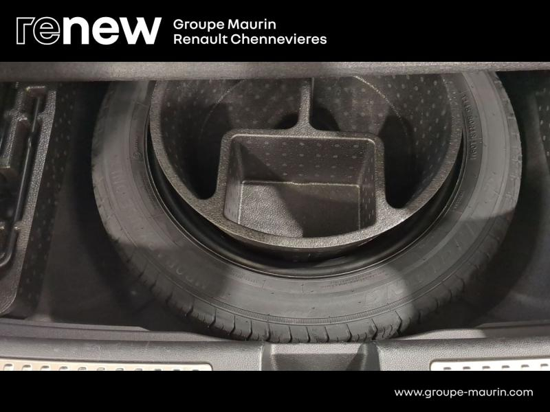 RENAULT  d’occasion à vendre à CHENNEVIÈRES-SUR-MARNE chez ADP - SOVEA 94 (Photo 12)