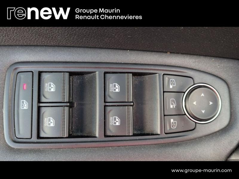 RENAULT Captur d’occasion à vendre à CHENNEVIÈRES-SUR-MARNE chez ADP - SOVEA 94 (Photo 15)
